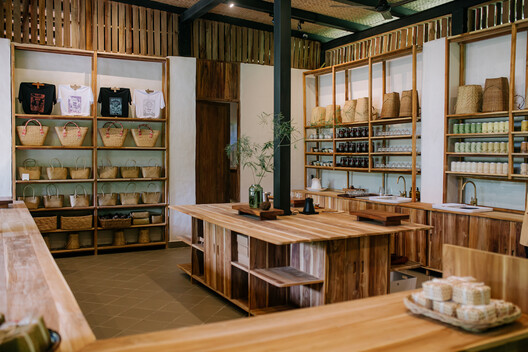 Tea Boutique at Araksa Tea Garden / Simple Architecture + thirteenthree Tea Boutique at Araksa Tea Garden / Simple Architecture + thirteenthree - Image 12 of 23