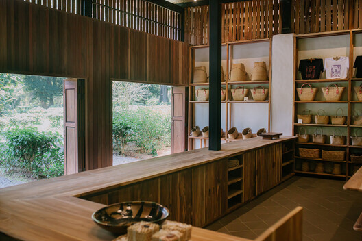 Tea Boutique at Araksa Tea Garden / Simple Architecture + thirteenthree Tea Boutique at Araksa Tea Garden / Simple Architecture + thirteenthree - Image 10 of 23
