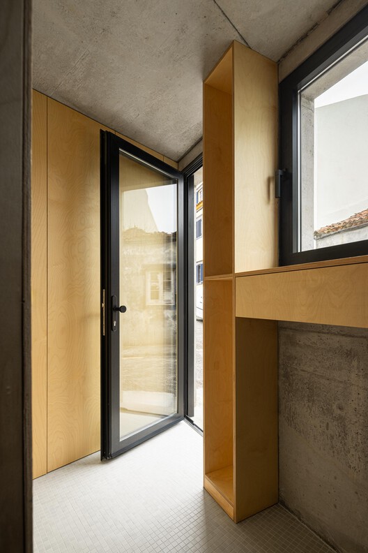 Edifício Mini Atalhada / SO Arquitetura & Design - 室内图, 木头