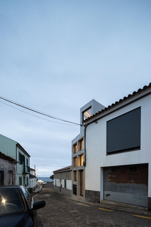 Edifício Mini Atalhada / SO Arquitetura & Design - 建筑图, 具体的