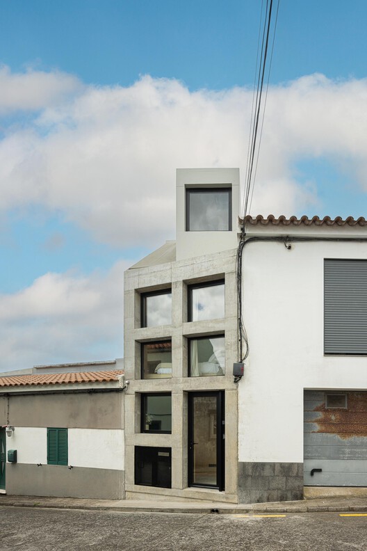 Edifício Mini Atalhada / SO Arquitetura & Design - 建筑图, 具体的