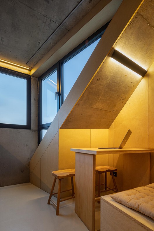 Edifício Mini Atalhada / SO Arquitetura & Design - 室内图, 木头, 灯