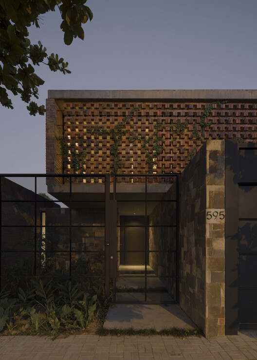 Casa Honor Vacui / Equipo de Arquitectura Casa Honor Vacui / Equipo de Arquitectura - Image 2 of 24