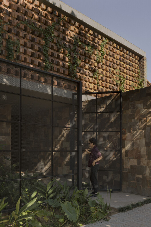 Casa Honor Vacui / Equipo de Arquitectura Casa Honor Vacui / Equipo de Arquitectura - Exterior Photography, Brick