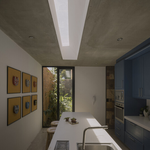 Casa Honor Vacui / Equipo de Arquitectura Casa Honor Vacui / Equipo de Arquitectura - Interior Photography, Kitchen, Wood, Lighting, Countertop, Glass, Beam