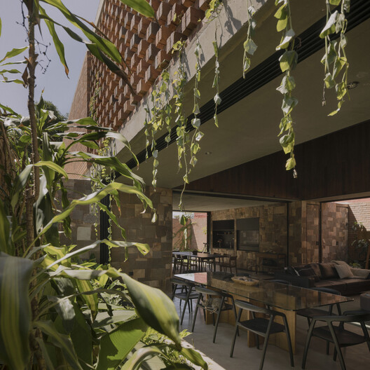 Casa Honor Vacui / Equipo de Arquitectura Casa Honor Vacui / Equipo de Arquitectura - Interior Photography, Dining room, Brick, Courtyard