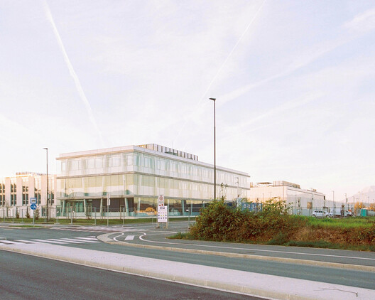 Educational Facility URSIKS / Arhitekti Počivašek Petranovič Educational Facility URSIKS / Arhitekti Počivašek Petranovič - Exterior Photography, Glass
