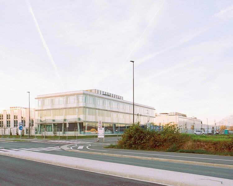 Instalación Educativa URSIKS / Arhitekti Počivašek Petranovič - Fotografía exterior, Vidrio