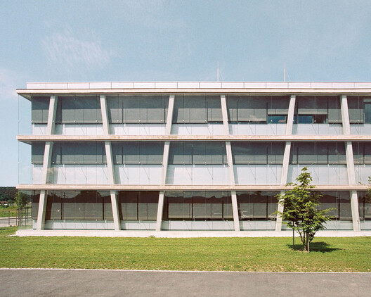 Educational Facility URSIKS / Arhitekti Počivašek Petranovič Educational Facility URSIKS / Arhitekti Počivašek Petranovič - Exterior Photography
