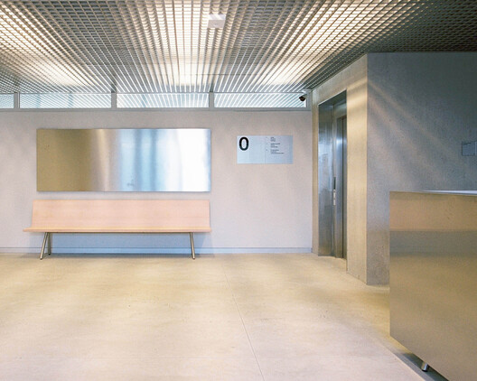 Educational Facility URSIKS / Arhitekti Počivašek Petranovič Educational Facility URSIKS / Arhitekti Počivašek Petranovič - Interior Photography, Lighting, Glass