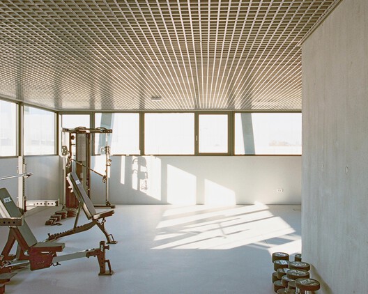 Educational Facility URSIKS / Arhitekti Počivašek Petranovič Educational Facility URSIKS / Arhitekti Počivašek Petranovič - Interior Photography, Lighting, Beam