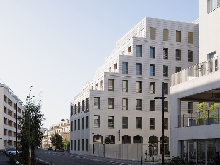 Centro de Salud Multidisciplinario Bordeaux Dunant / Bartolo+Contré