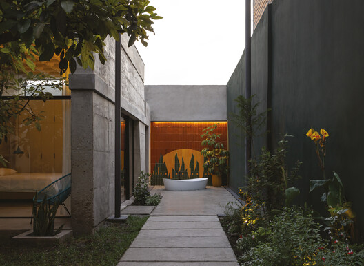 Aerocasa / Feliu Vega Kennedy Arquitectura Aerocasa / Feliu Vega Kennedy Arquitectura - Exterior Photography, Concrete, Courtyard