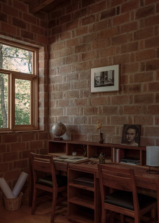 Casa Estelí / COLAR Colectivo de Arquitectura Casa Estelí / COLAR Colectivo de Arquitectura - Interior Photography, Brick, Wood, Chair