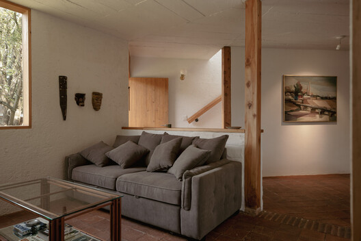 Casa Amona / COLAR Colectivo de Arquitectura Casa Amona / COLAR Colectivo de Arquitectura - Interior Photography, Living Room, Wood, Lighting, Sofa, Chair
