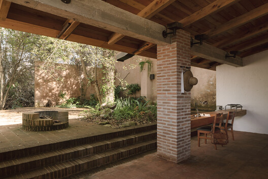 Casa Amona / COLAR Colectivo de Arquitectura Casa Amona / COLAR Colectivo de Arquitectura - Interior Photography, Wood, Brick, Beam