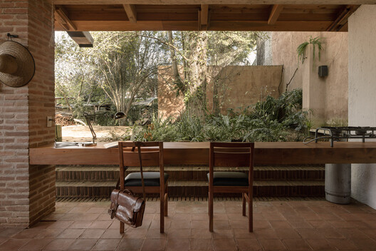 Casa Amona / COLAR Colectivo de Arquitectura Casa Amona / COLAR Colectivo de Arquitectura - Interior Photography, Dining room, Wood, Brick, Beam, Chair