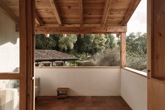 Casa Amona / COLAR Colectivo de Arquitectura Casa Amona / COLAR Colectivo de Arquitectura - Image 11 of 39