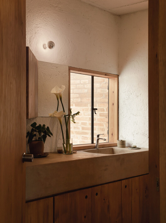 Casa Amona / COLAR Colectivo de Arquitectura Casa Amona / COLAR Colectivo de Arquitectura - Interior Photography, Bathroom, Wood, Lighting, Sink, Countertop