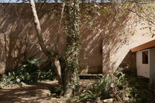 Casa Amona / COLAR Colectivo de Arquitectura Casa Amona / COLAR Colectivo de Arquitectura - Image 7 of 39