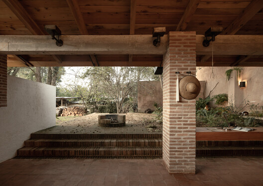 Casa Amona / COLAR Colectivo de Arquitectura Casa Amona / COLAR Colectivo de Arquitectura - Image 20 of 39