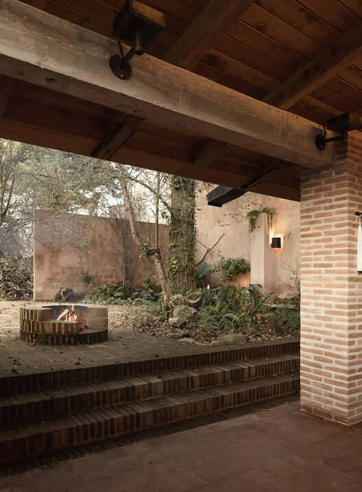 Casa Amona / COLAR Colectivo de Arquitectura Casa Amona / COLAR Colectivo de Arquitectura - Image 21 of 39