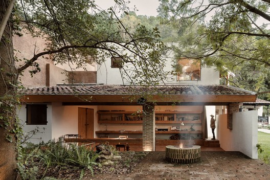 Casa Amona / COLAR Colectivo de Arquitectura Casa Amona / COLAR Colectivo de Arquitectura - Exterior Photography, Wood