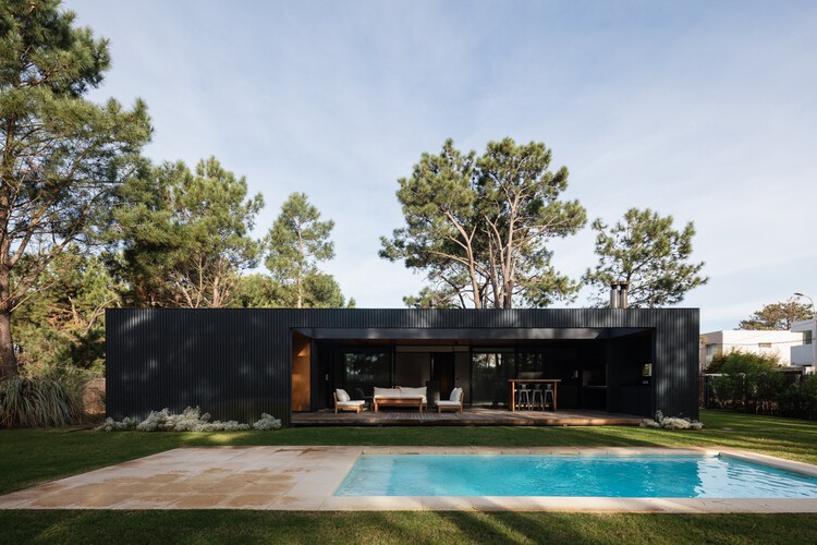Cella House  / iHouse estudio - Exterior Photography, Houses, Courtyard, Door