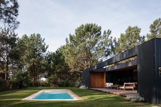 Cella House  / iHouse estudio - Image 3 of 34