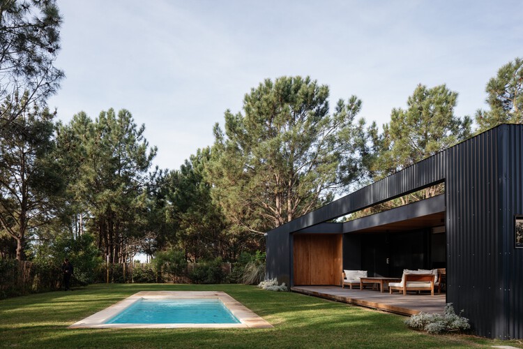 Cella House  / iHouse estudio - Image 3 of 34