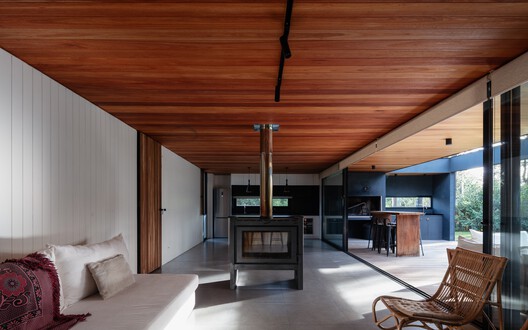 Cella House  / iHouse estudio - Interior Photography, Wood, Beam, Chair