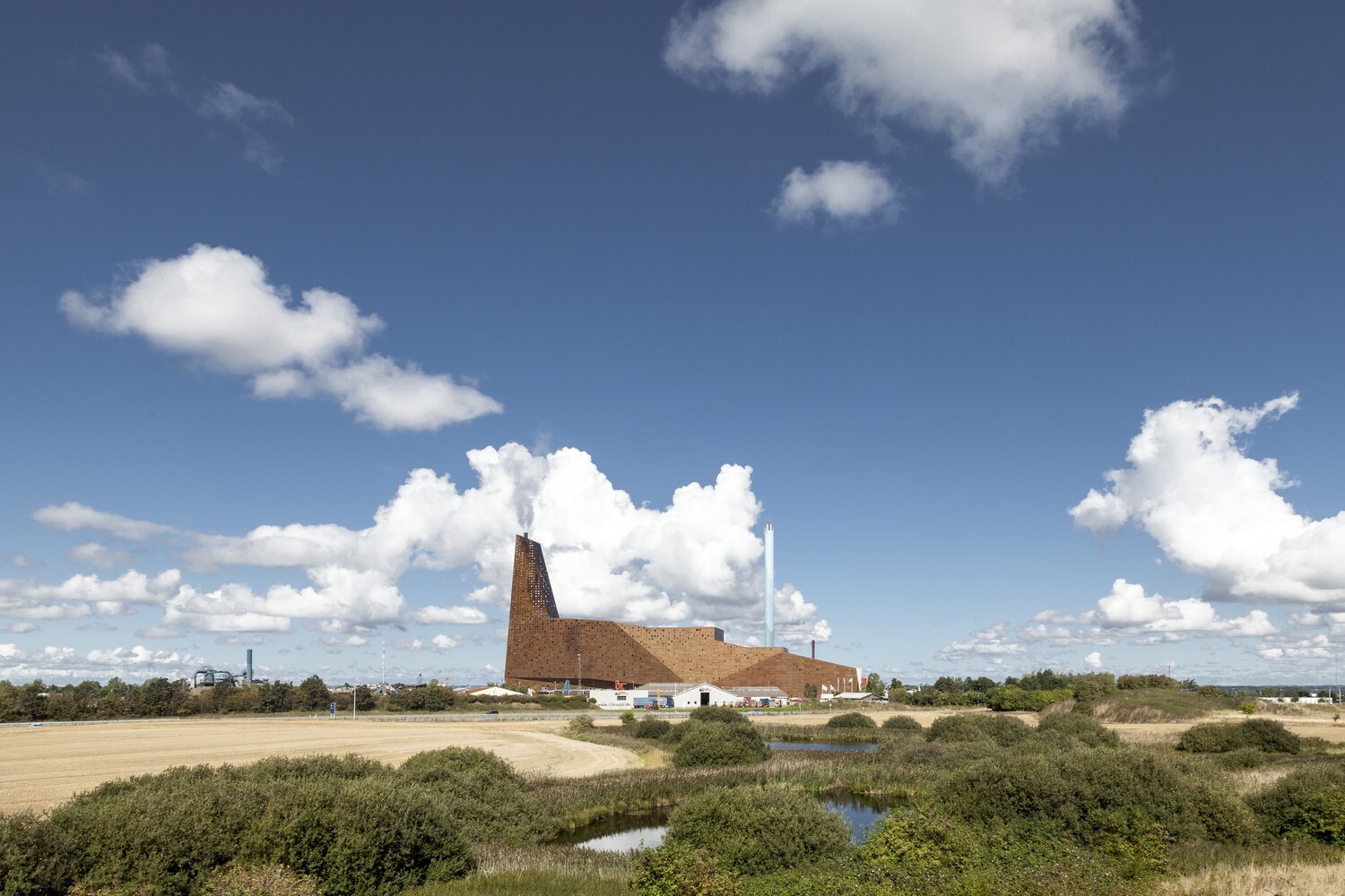 Unearthing the Ground: Architecture and the Politics of Waste