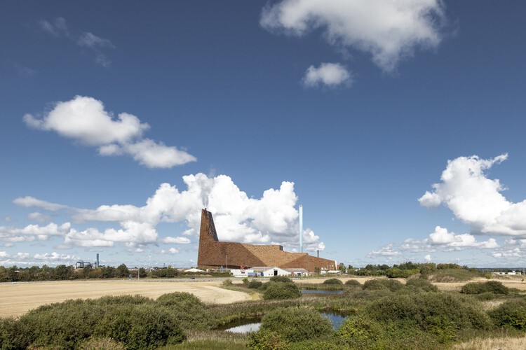 Unearthing the Ground: Architecture and the Politics of Waste - Featured Image