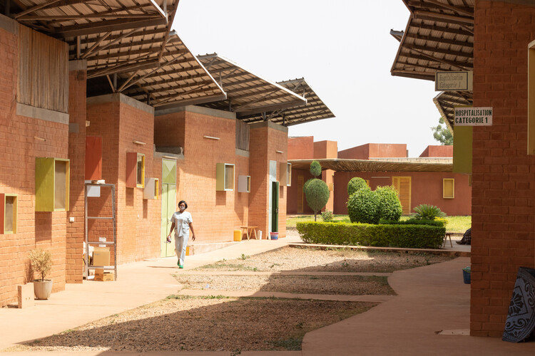 El tiempo como material de construcción en la arquitectura de Francis Kéré - Imagen 2 de 13