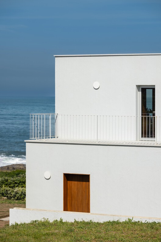 CASA ÂNCORA / Tiago Sousa CASA ÂNCORA / Tiago Sousa - Exterior Photography, Balcony, Handrail