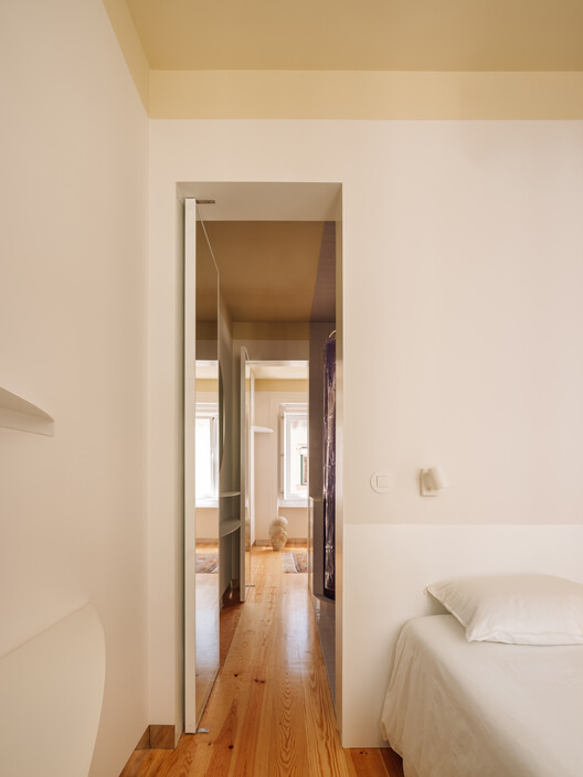 LILAC / BUREAU LILAC / BUREAU - Interior Photography, Bedroom, Wood, Door