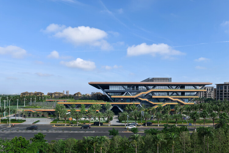 Haikou Workers’ Activity Center (Workers’ Cultural Palace) / CADG