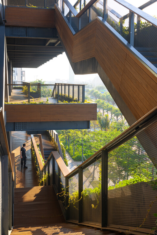 Haikou Workers’ Activity Center (Workers’ Cultural Palace) / CADG Haikou Workers’ Activity Center (Workers’ Cultural Palace) / CADG - Interior Photography, Wood, Handrail