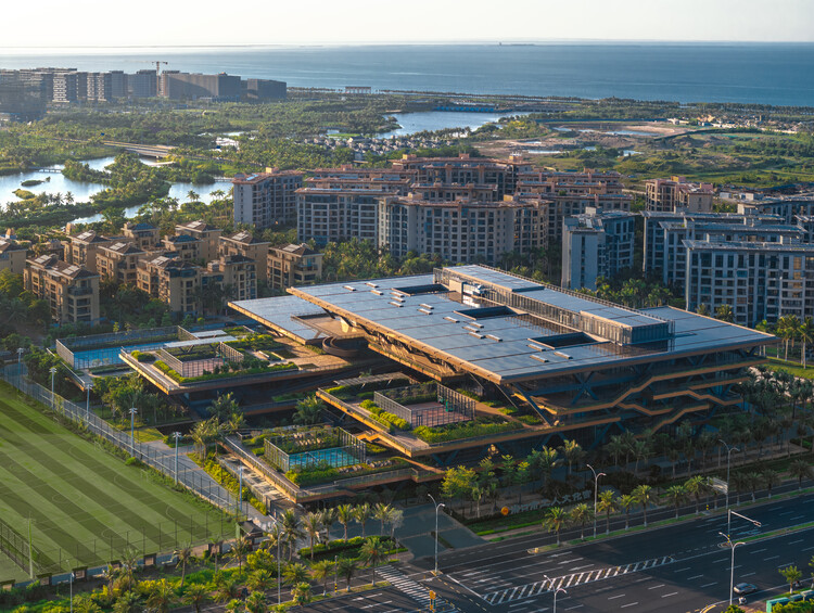Haikou Workers’ Activity Center (Workers’ Cultural Palace) / CADG
