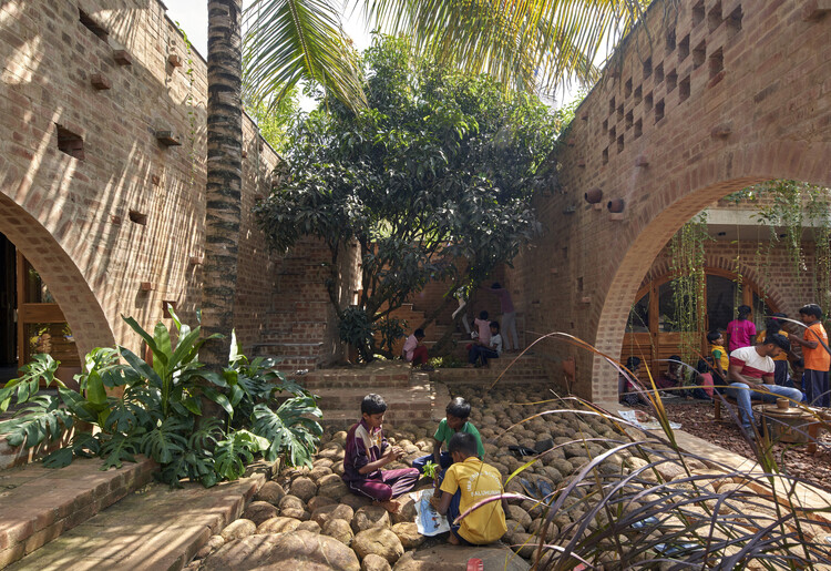 On the International Day of Peace: Architecture Between Conflict and Coexistence - Image 3 of 11