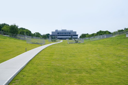Common Nexus University / Tetsuo Kobori Architects Common Nexus University / Tetsuo Kobori Architects - Exterior Photography
