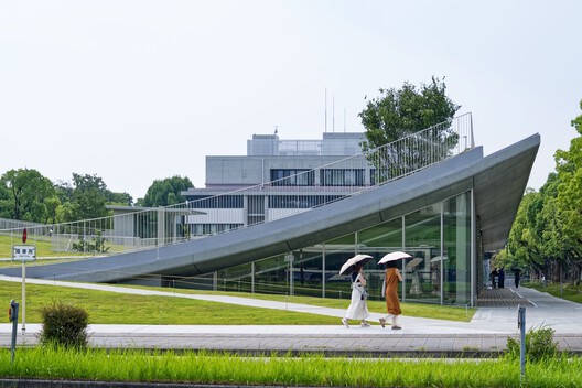 Common Nexus University / Tetsuo Kobori Architects Common Nexus University / Tetsuo Kobori Architects - Exterior Photography