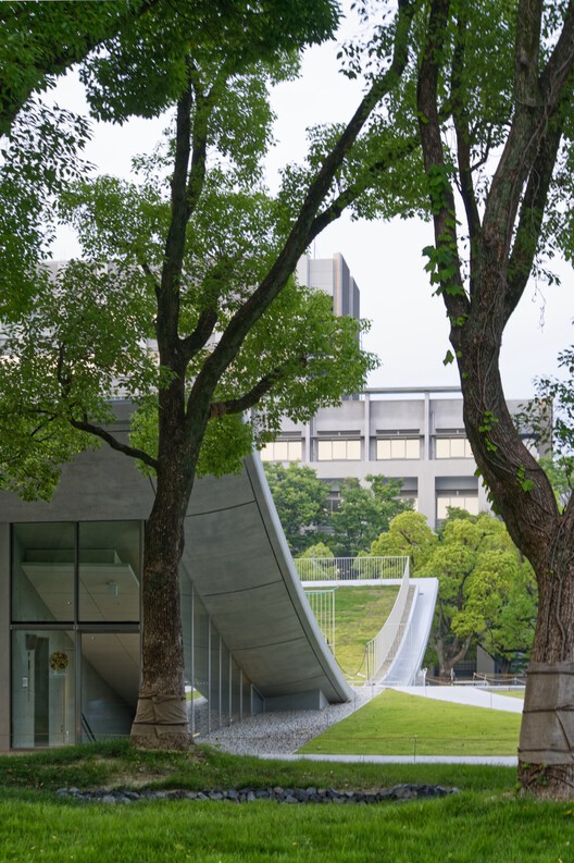 Common Nexus University / Tetsuo Kobori Architects Common Nexus University / Tetsuo Kobori Architects - Exterior Photography