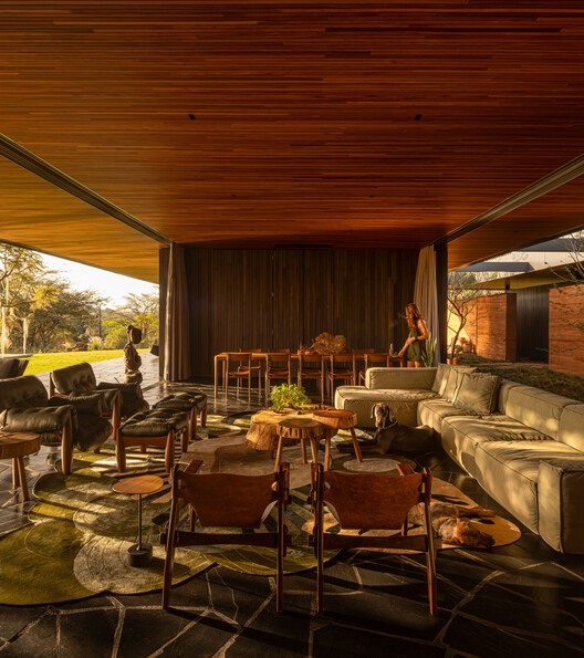 Casa Muxarabi / mf+arquitetos Casa Muxarabi / mf+arquitetos - Interior Photography, Dining room, Wood, Chair