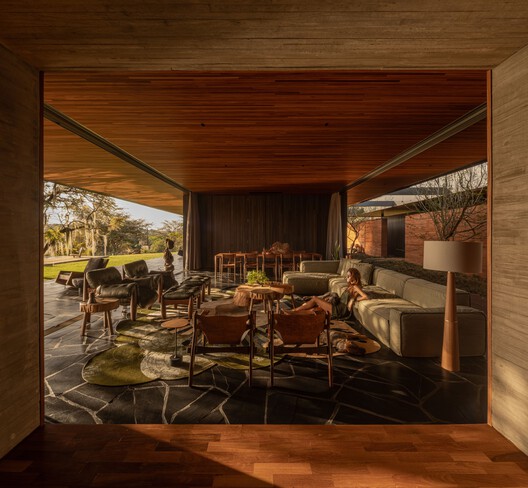 Casa Muxarabi / mf+arquitetos Casa Muxarabi / mf+arquitetos - Interior Photography, Wood, Chair