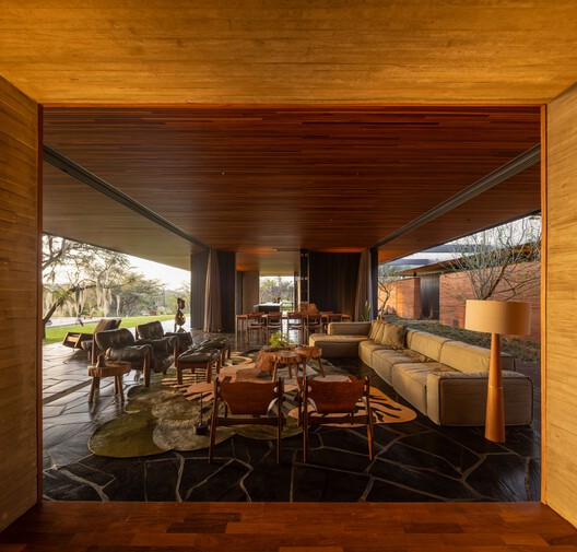 Casa Muxarabi / mf+arquitetos Casa Muxarabi / mf+arquitetos - Interior Photography, Wood, Chair