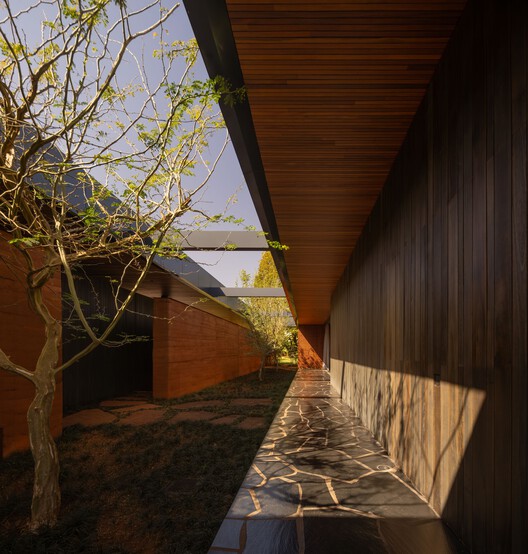 Casa Muxarabi / mf+arquitetos Casa Muxarabi / mf+arquitetos - Image 4 of 51