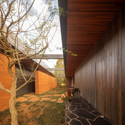 Casa Muxarabi / mf+arquitetos Casa Muxarabi / mf+arquitetos - Image 2 of 51