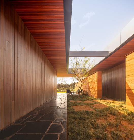 Casa Muxarabi / mf+arquitetos Casa Muxarabi / mf+arquitetos - Image 32 of 51