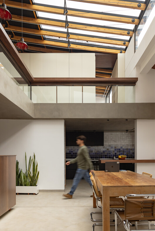 Fuente de Piedra #45 / Feliu Vega Kennedy Arquitectura - Interior Photography, Kitchen, Wood, Beam, Chair